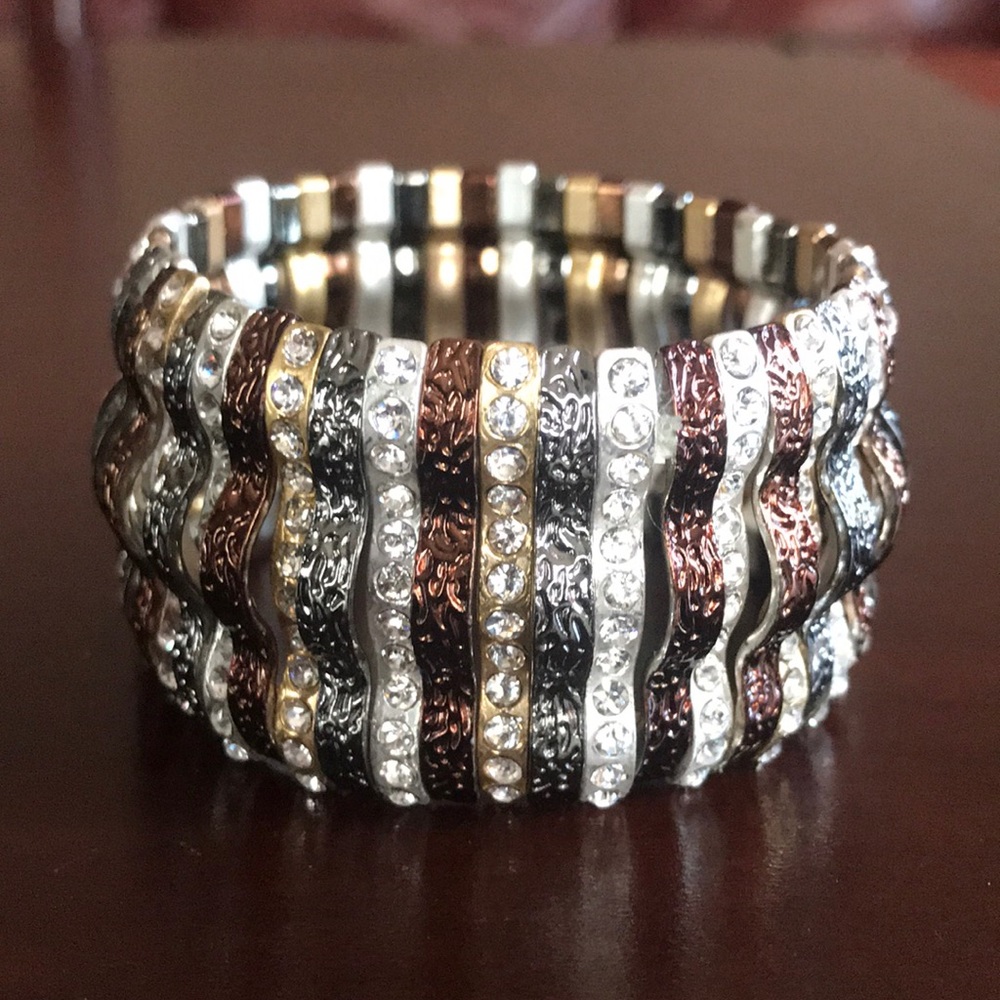 Beautiful mult-tone bracelet